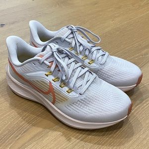 Nike Air Zoom Pegasus 39 Wide, Women’s 7.5